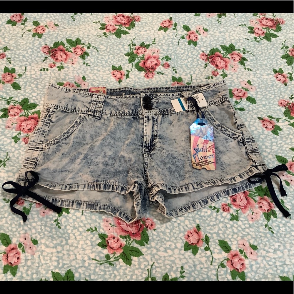 Wallflower Shorts
